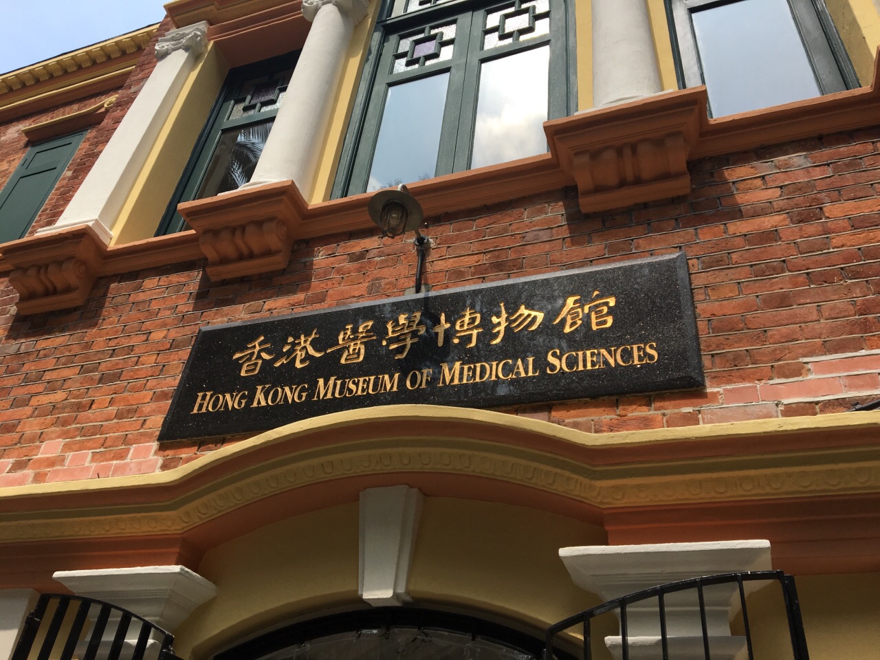 仁濟(jì)醫(yī)院黨委書記鄭軍華建議建議設(shè)醫(yī)學(xué)博物館，傳播醫(yī)學(xué)知識(shí)