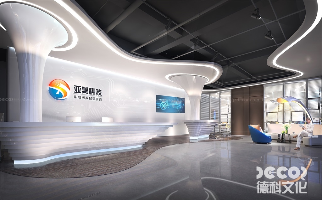 在汽車展廳裝修中，如何設(shè)置信息展示屏以提供實(shí)時信息？