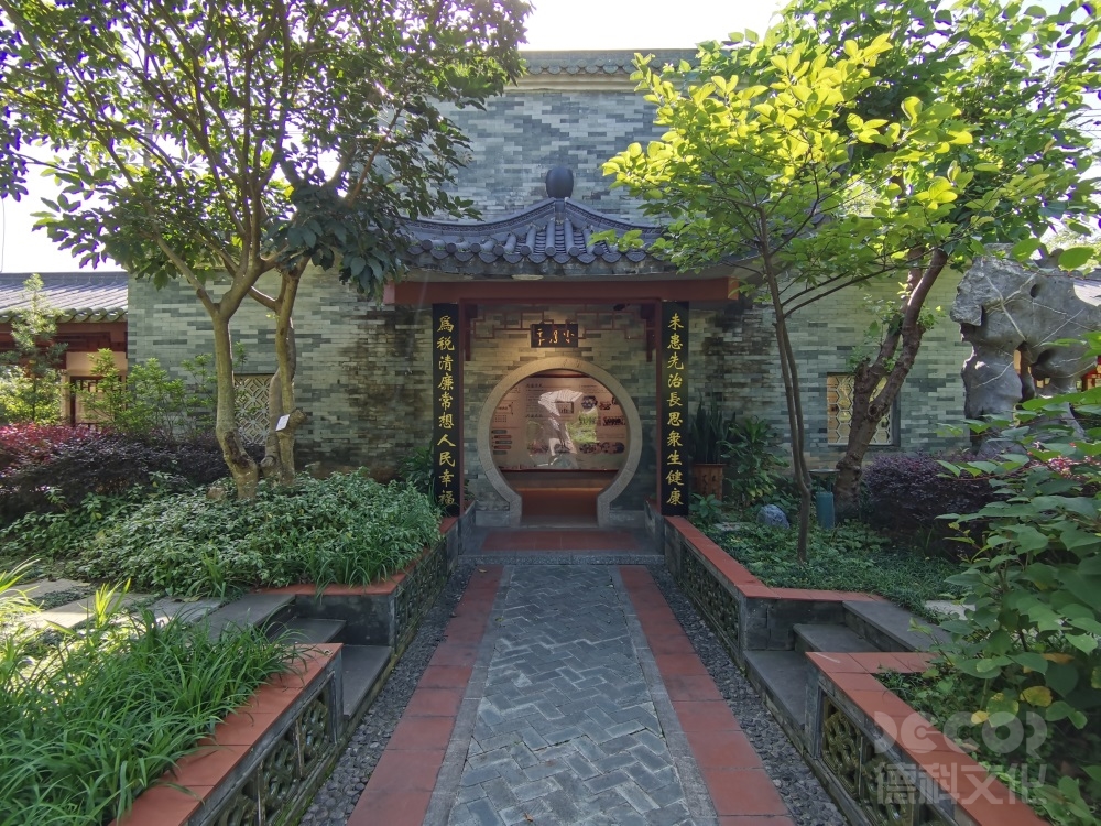 自然歷史展覽館設(shè)計中如何展示人類活動對自然的影響？